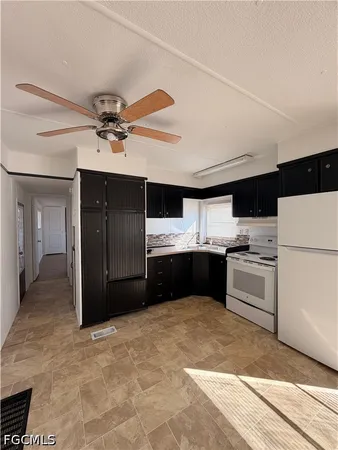 $895 | 121 Coachlight Lane, North Fort Myers, FL 33917