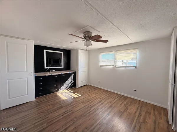 $895 | 121 Coachlight Lane, North Fort Myers, FL 33917