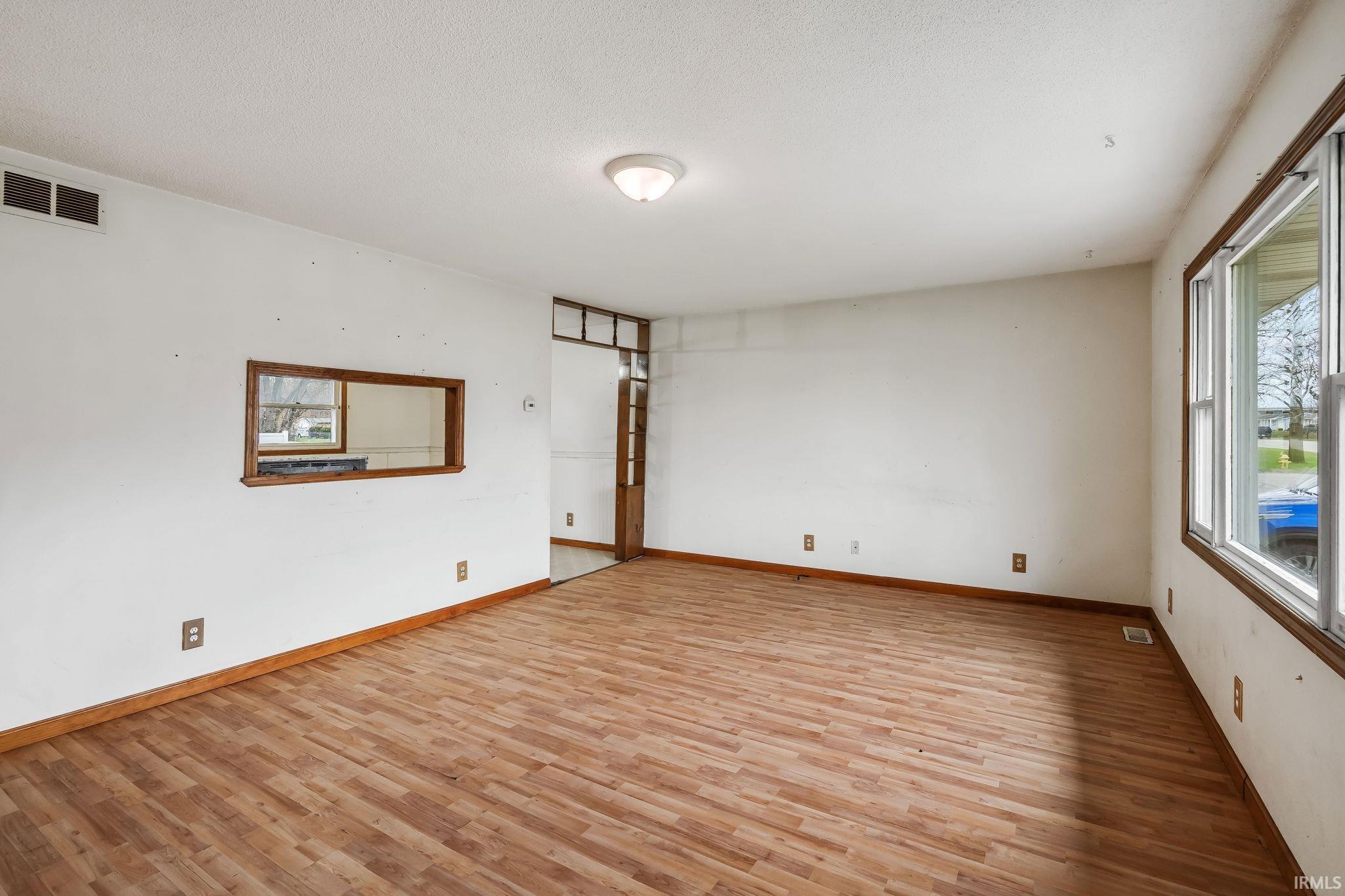 906 West Fortna Drive Rochester, IN 46975 - Photo 2 of 31