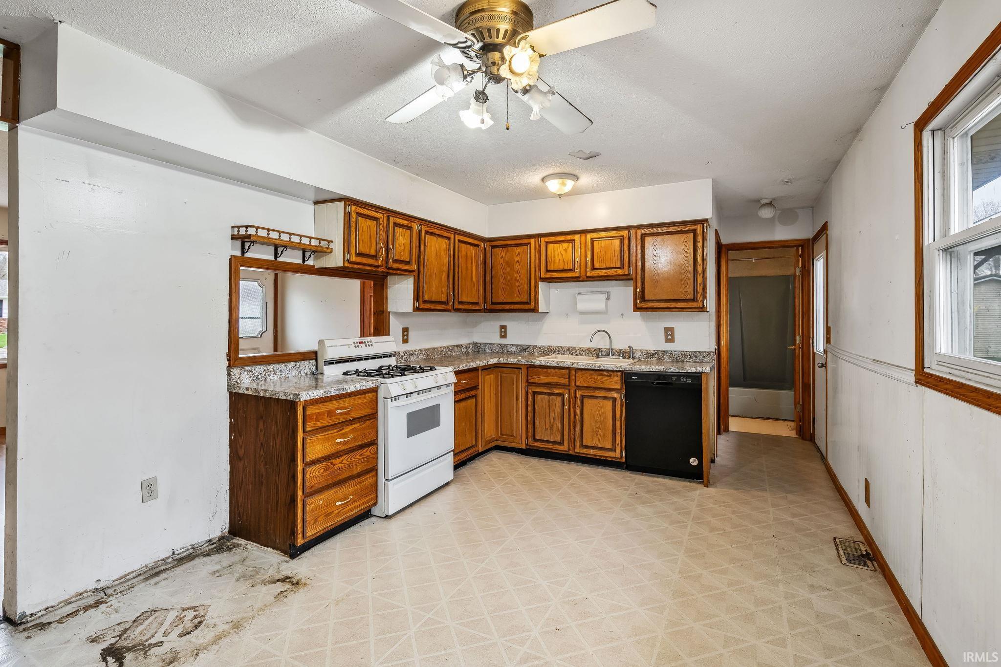 906 West Fortna Drive Rochester, IN 46975 - Photo 6 of 31