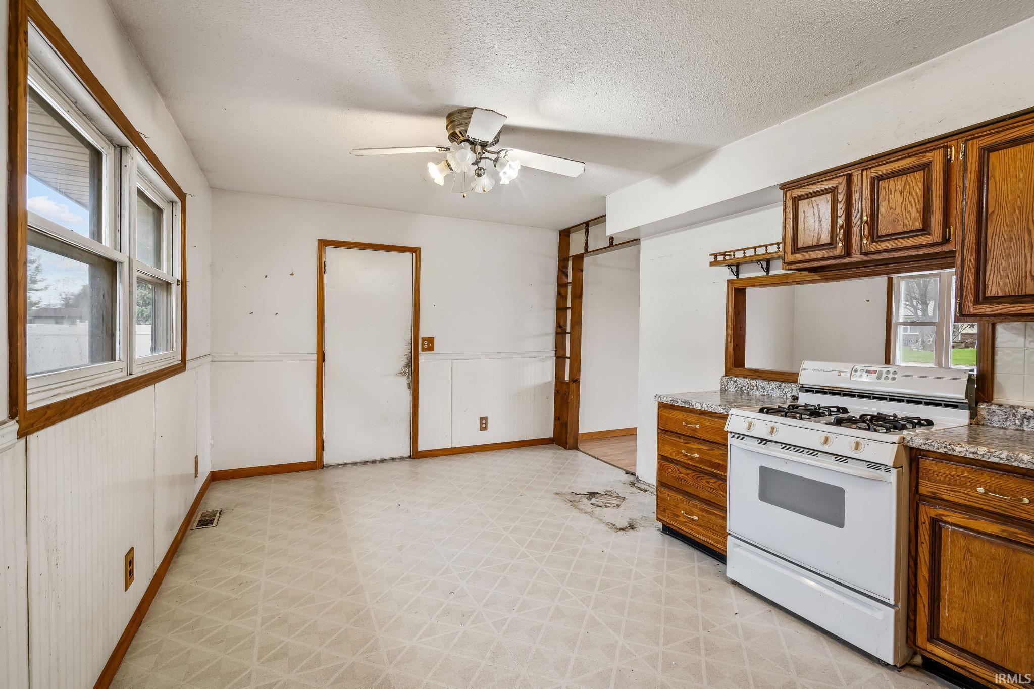 906 West Fortna Drive Rochester, IN 46975 - Photo 7 of 31