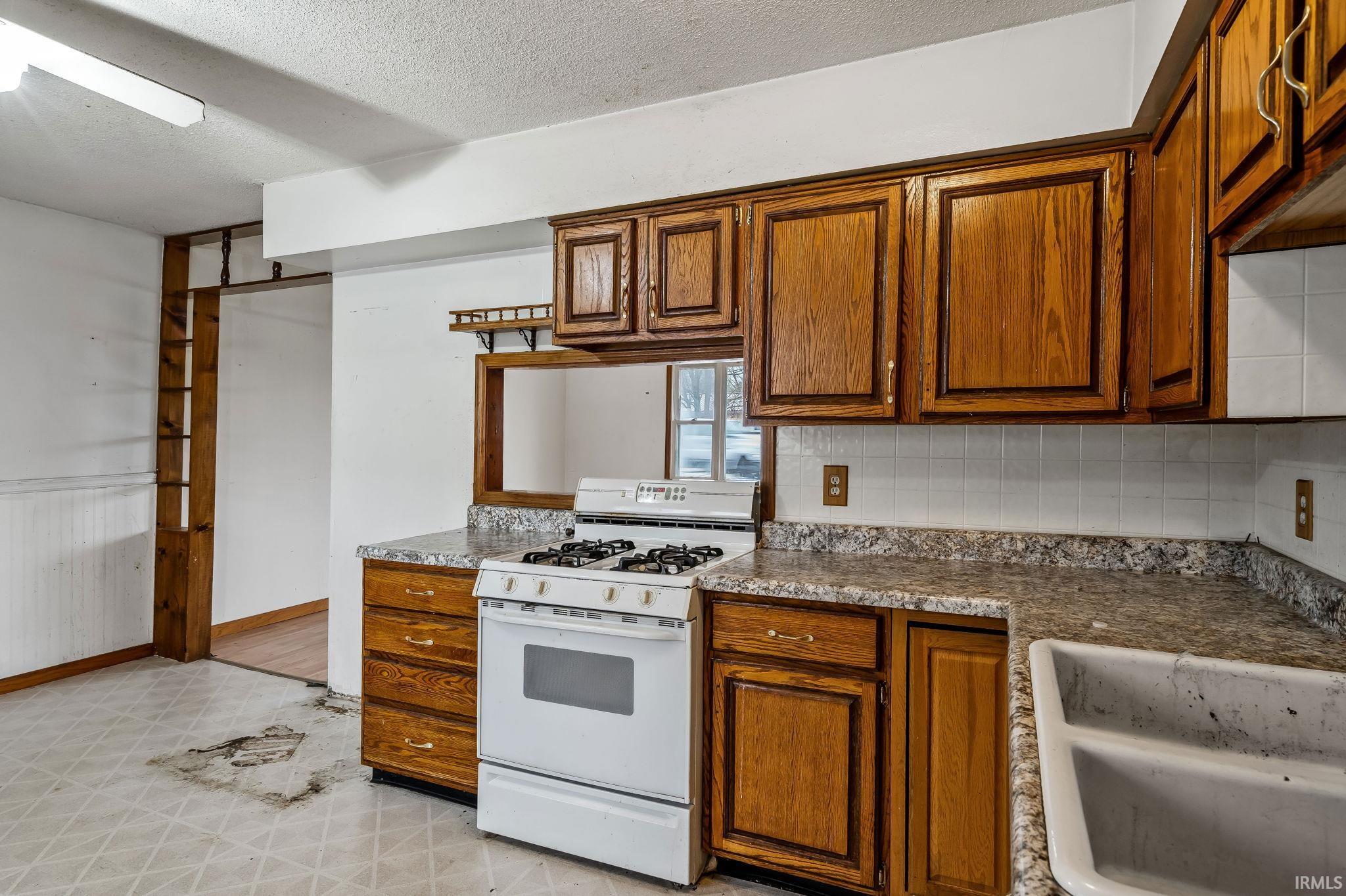 906 West Fortna Drive Rochester, IN 46975 - Photo 9 of 31