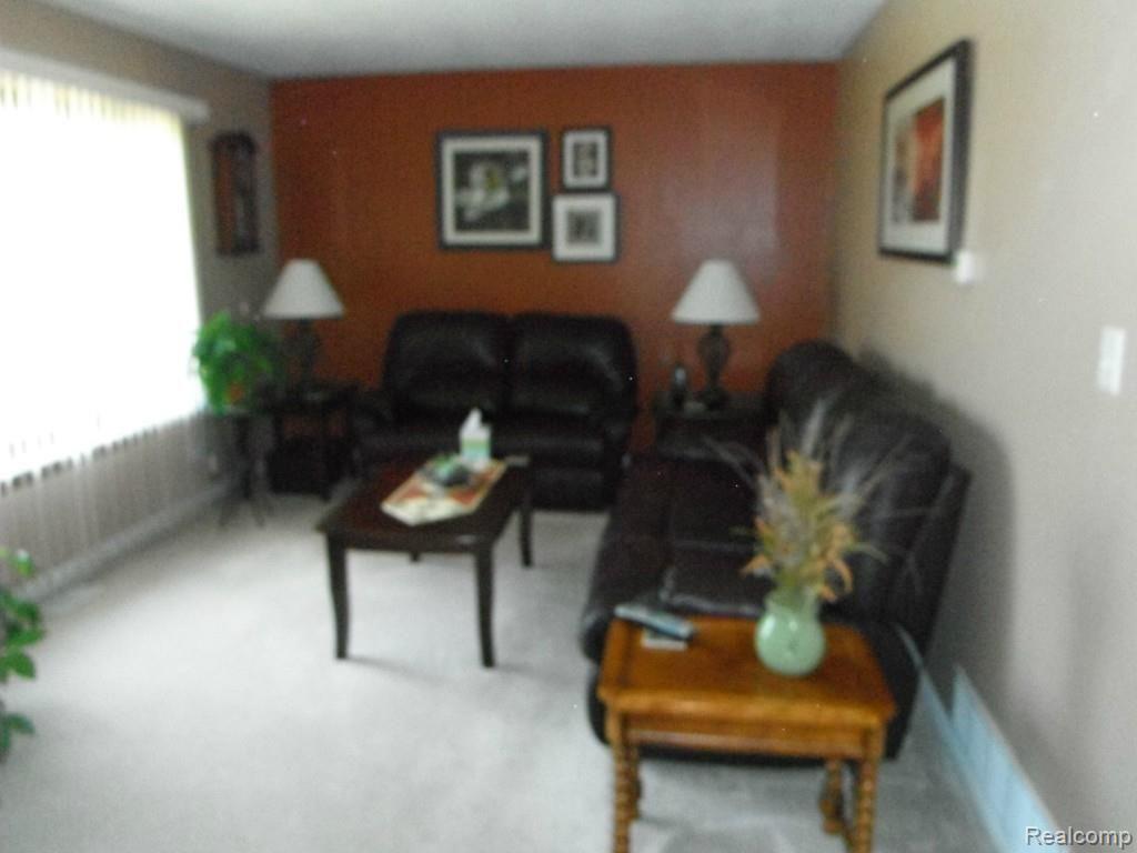 11885 Fessner Road Carleton, MI 48117 - Photo 5 of 33 Living Rm.jpg
