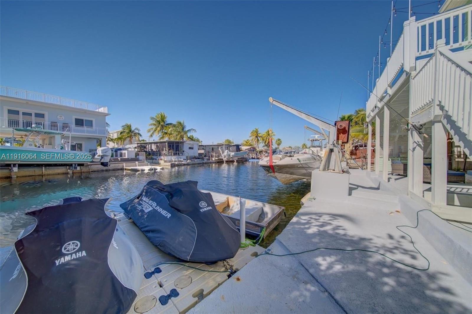 2 Snipe Road Key Largo, FL 33037 - Photo 33 of 41 a living room with furniture and a table
