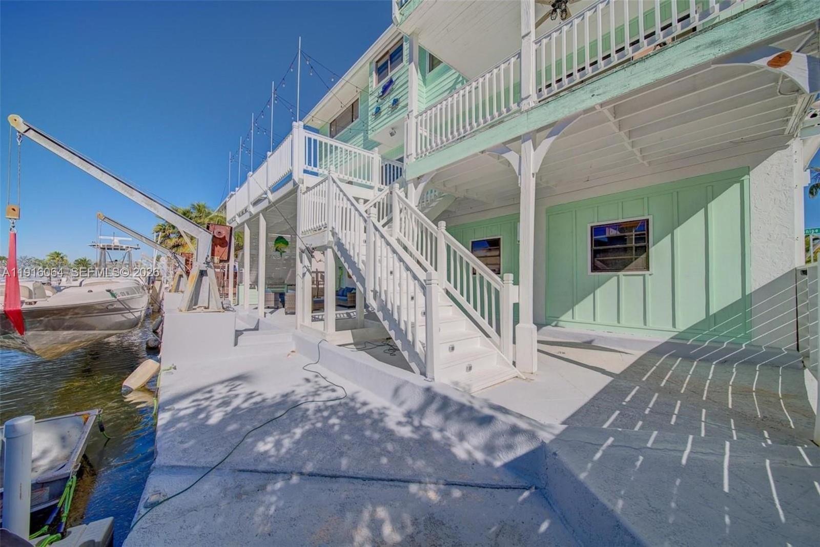2 Snipe Road Key Largo, FL 33037 - Photo 8 of 45 a view of entryway and hall