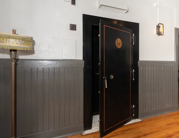 $1,100,000 | 102 West Fox Street, Caldwell, TX 77836