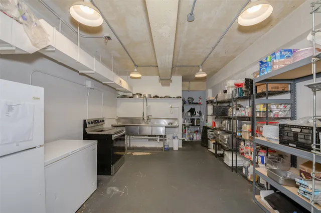 $1,100,000 | 102 West Fox Street, Caldwell, TX 77836