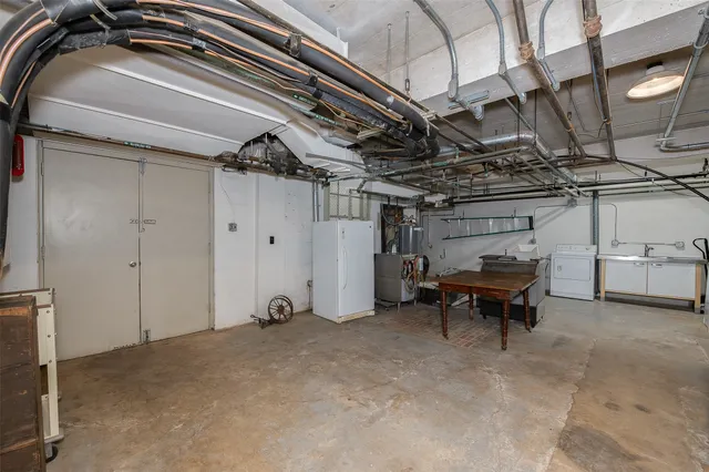 $1,100,000 | 102 West Fox Street, Caldwell, TX 77836