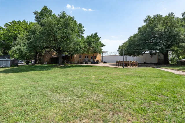 $1,100,000 | 102 West Fox Street, Caldwell, TX 77836