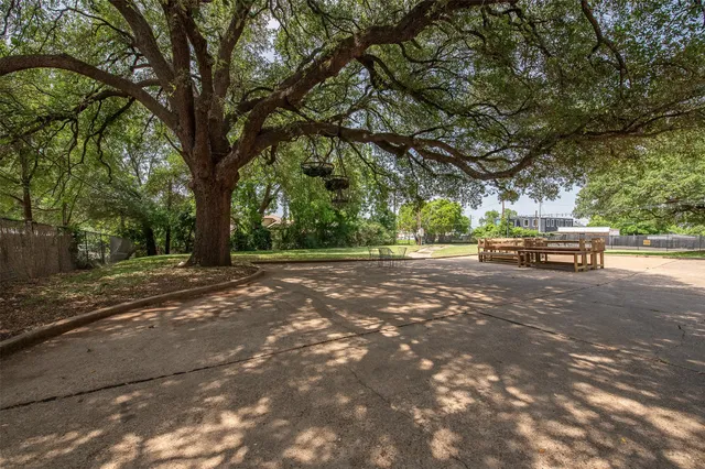 $1,100,000 | 102 West Fox Street, Caldwell, TX 77836