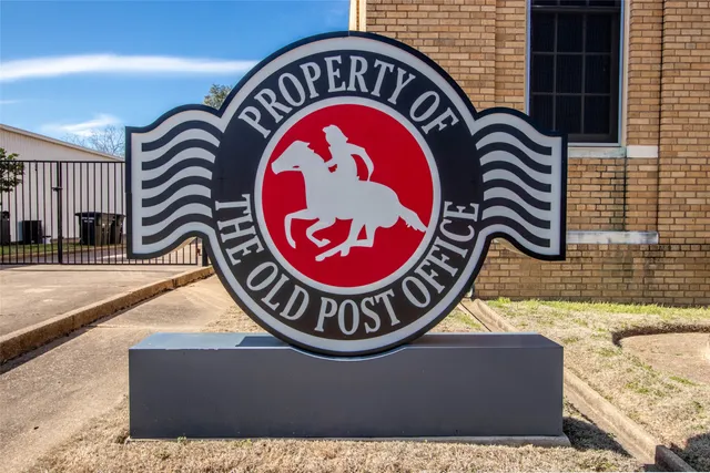 $1,100,000 | 102 West Fox Street, Caldwell, TX 77836