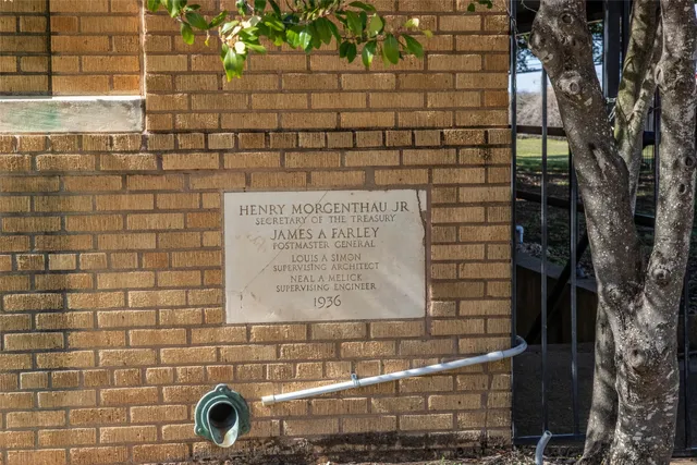 $1,100,000 | 102 West Fox Street, Caldwell, TX 77836