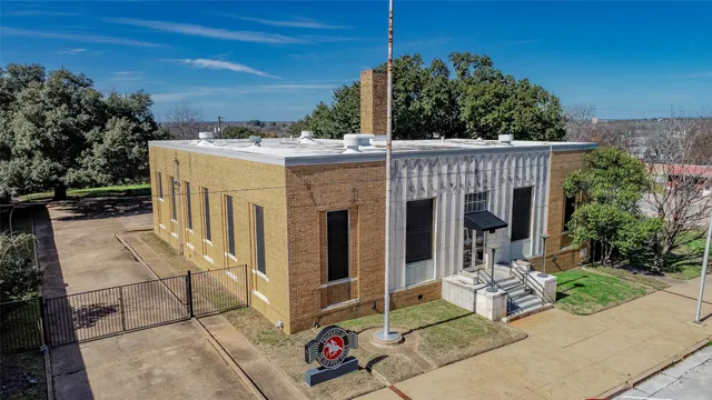 $1,100,000 | 102 West Fox Street, Caldwell, TX 77836