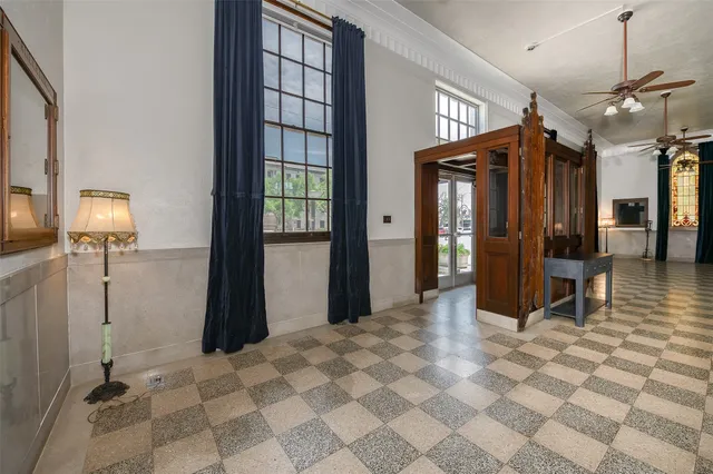 $1,100,000 | 102 West Fox Street, Caldwell, TX 77836