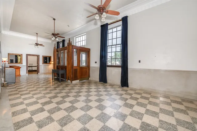 $1,100,000 | 102 West Fox Street, Caldwell, TX 77836