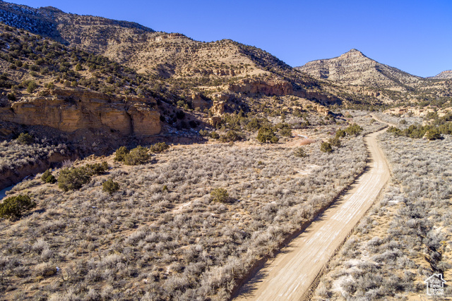 3366 North Thompson Cyn Road Green River, UT 84525 - Photo 8 of 35 Property view of mountains