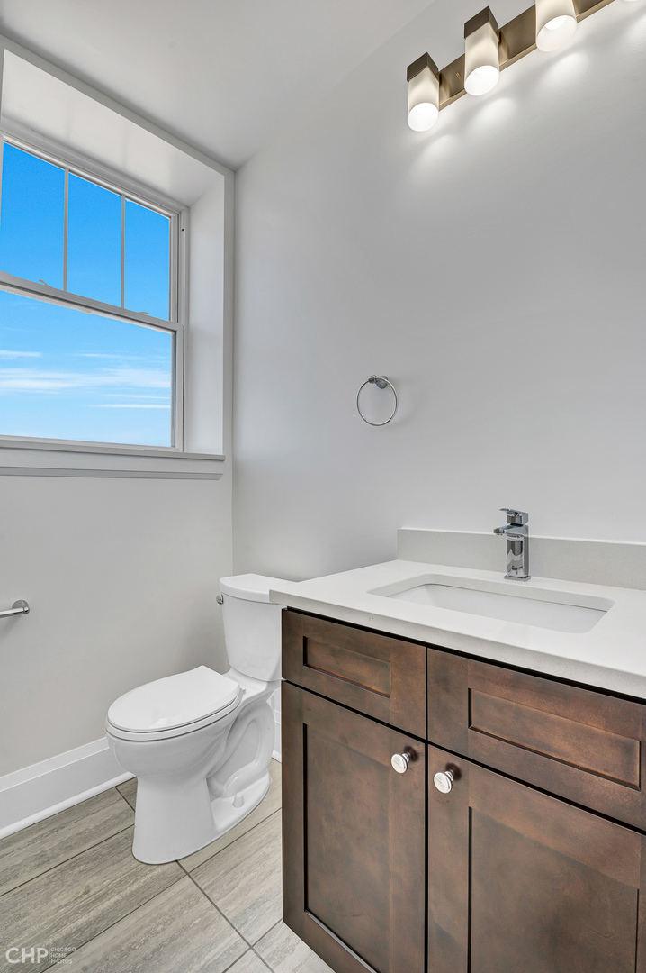 2100 North Halsted Street, Unit 4R Chicago, IL 60614 - Photo 15 of 26 a bathroom with a sink a toilet and vanity