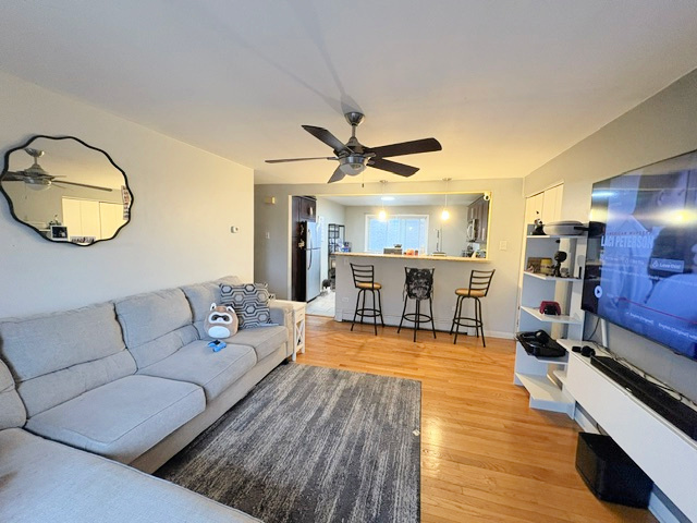 3925 West 47th Street, Unit 3N Chicago, IL 60632 - Photo 8 of 14 a living room with furniture and kitchen view