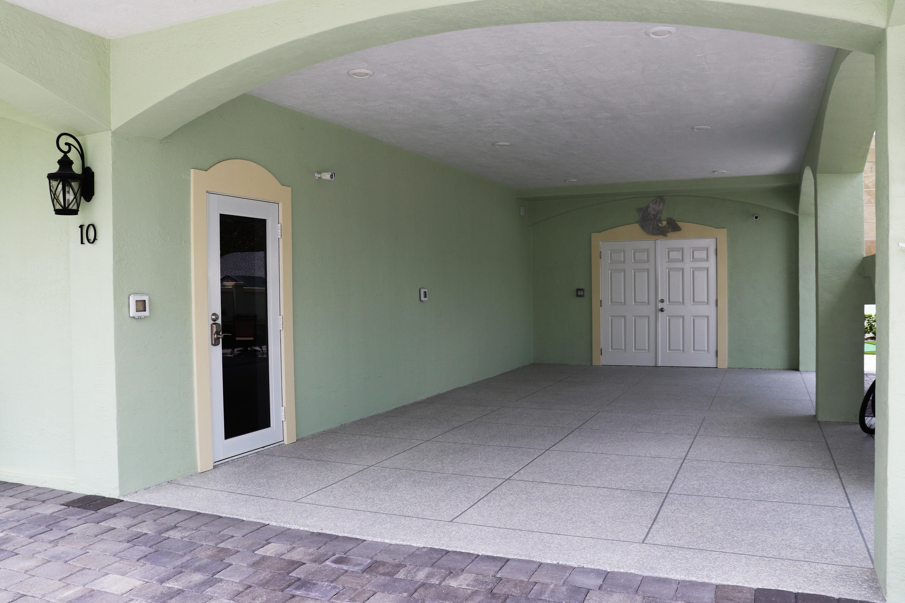 10 North End Road Key Largo, FL 33037 - Photo 22 of 39 Carport