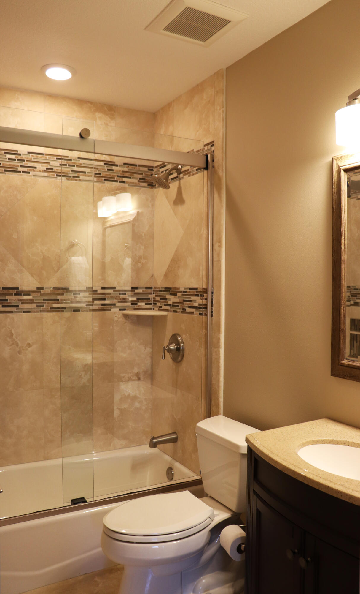 10 North End Road Key Largo, FL 33037 - Photo 6 of 39 Upstairs Guest Bathroom