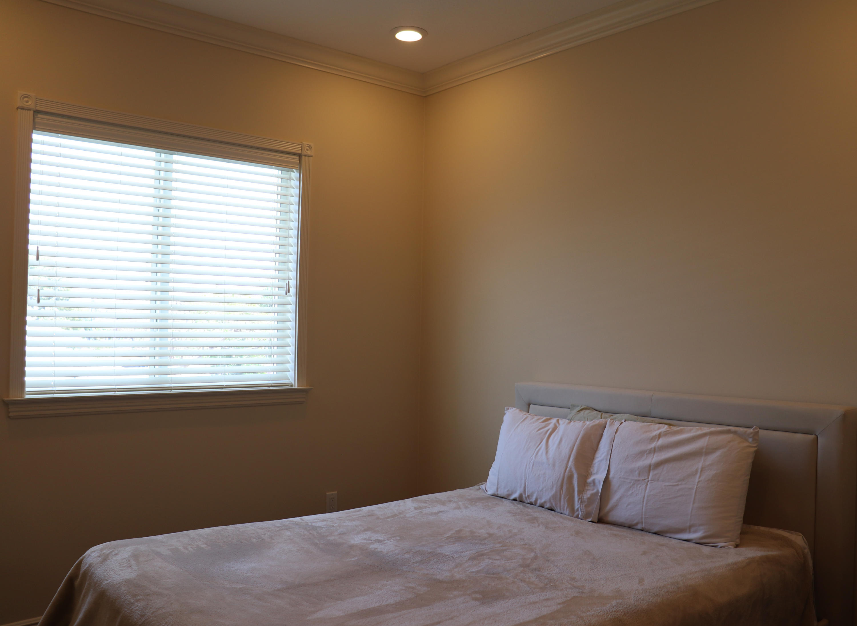 10 North End Road Key Largo, FL 33037 - Photo 7 of 39 Upstairs Guest Bedroom 3