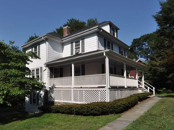$2,200 | 138 R Weston Road, Unit 138R, Wellesley, MA 02482