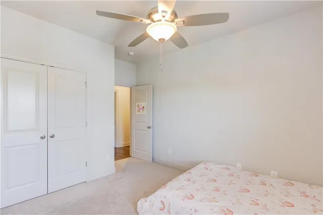 an empty room with a fan & a ceiling fan