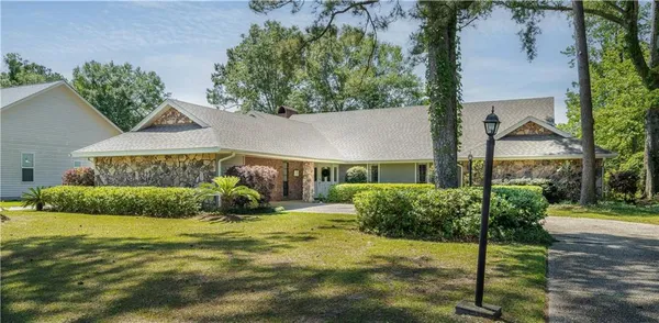 $3,350 | 934 Winona Drive, Mandeville, LA 70471
