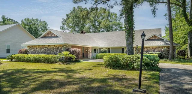 $3,600 | 934 Winona Drive, Mandeville, LA 70471