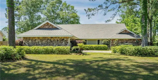 $3,600 | 934 Winona Drive, Mandeville, LA 70471