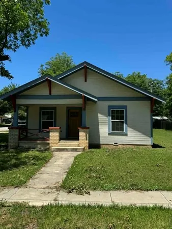 $349,900 | 230 West Live Oak Street, Dublin, TX 76446