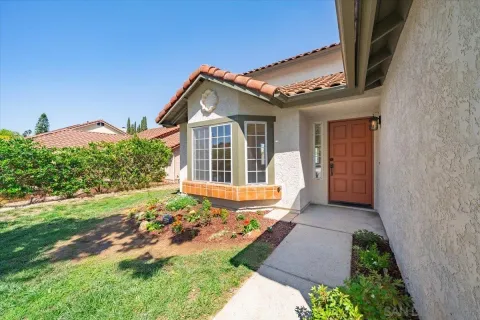 $965,000 | 1726 Las Palmas Lane, Escondido, CA 92026