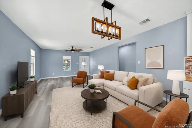 $2,000 | 1203 Ave J, Hondo, TX 78861