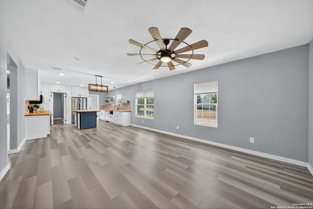 $2,000 | 1203 Ave J, Hondo, TX 78861