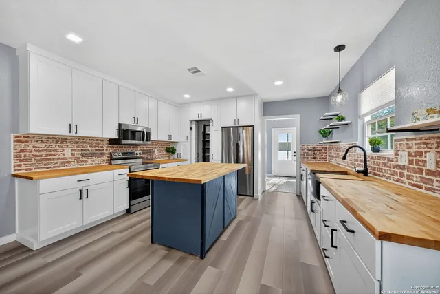 $2,000 | 1203 Ave J, Hondo, TX 78861