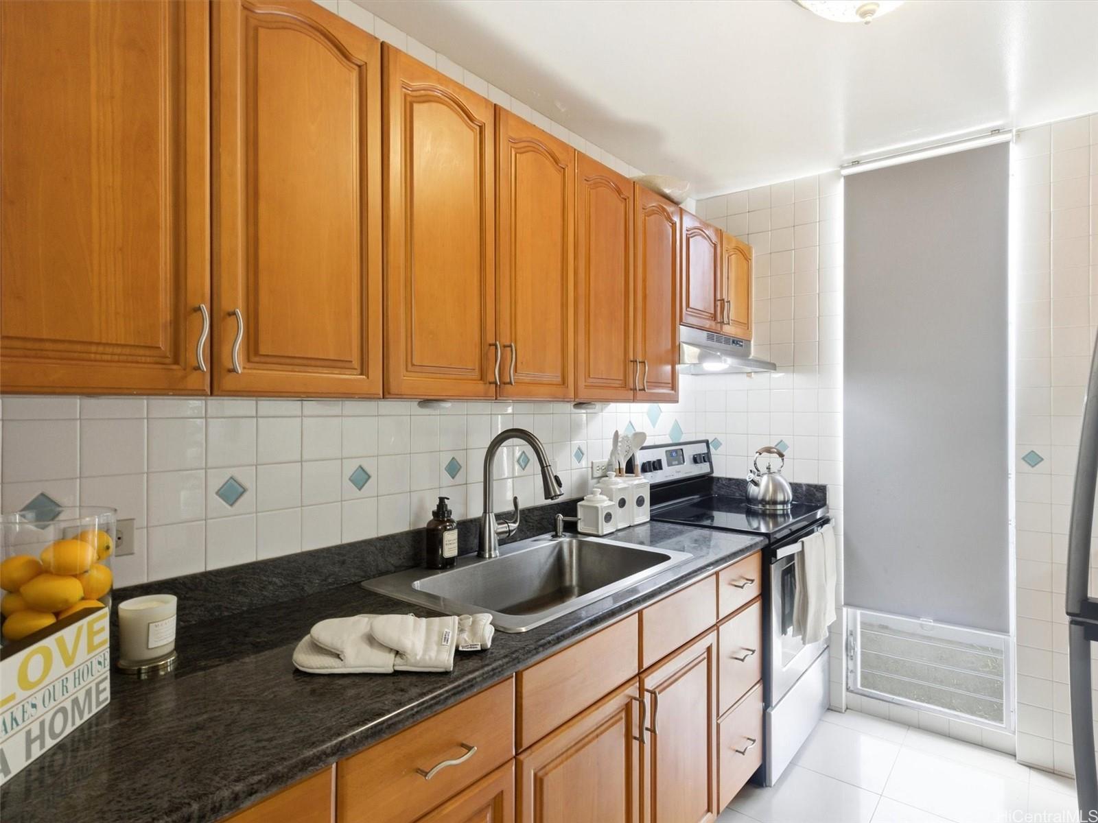 3020 Ala Napuaa Place, Unit 404 Honolulu, HI 96818 - Photo 3 of 19