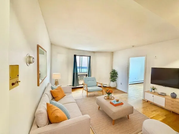 $1,880 | 21 Billings Road, Unit 1, Quincy, MA 02171