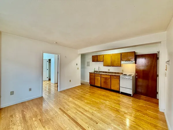 $1,880 | 21 Billings Road, Unit 1, Quincy, MA 02171