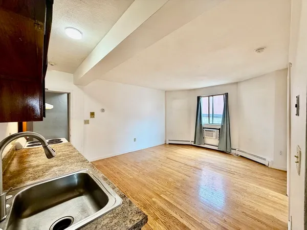 $1,880 | 21 Billings Road, Unit 1, Quincy, MA 02171