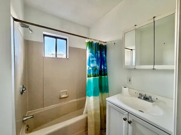 $1,880 | 21 Billings Road, Unit 1, Quincy, MA 02171