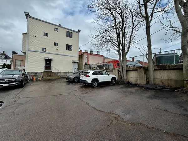 $1,880 | 21 Billings Road, Unit 1, Quincy, MA 02171