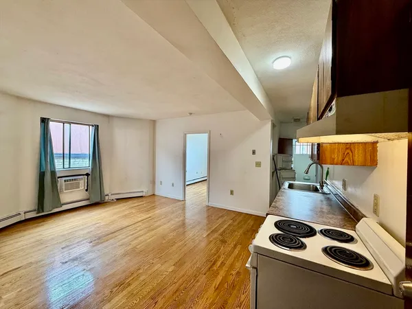 $1,880 | 21 Billings Road, Unit 1, Quincy, MA 02171