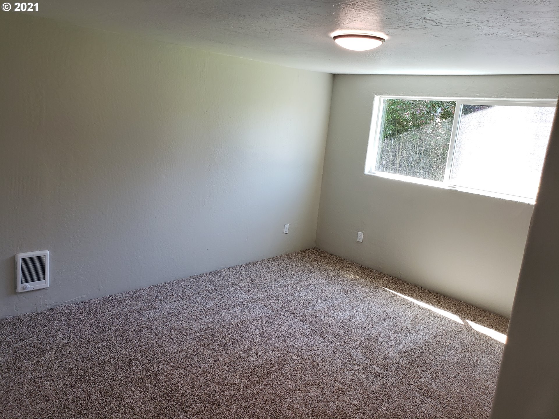 250 37th Street Springfield, OR 97478 - Photo 14 of 21