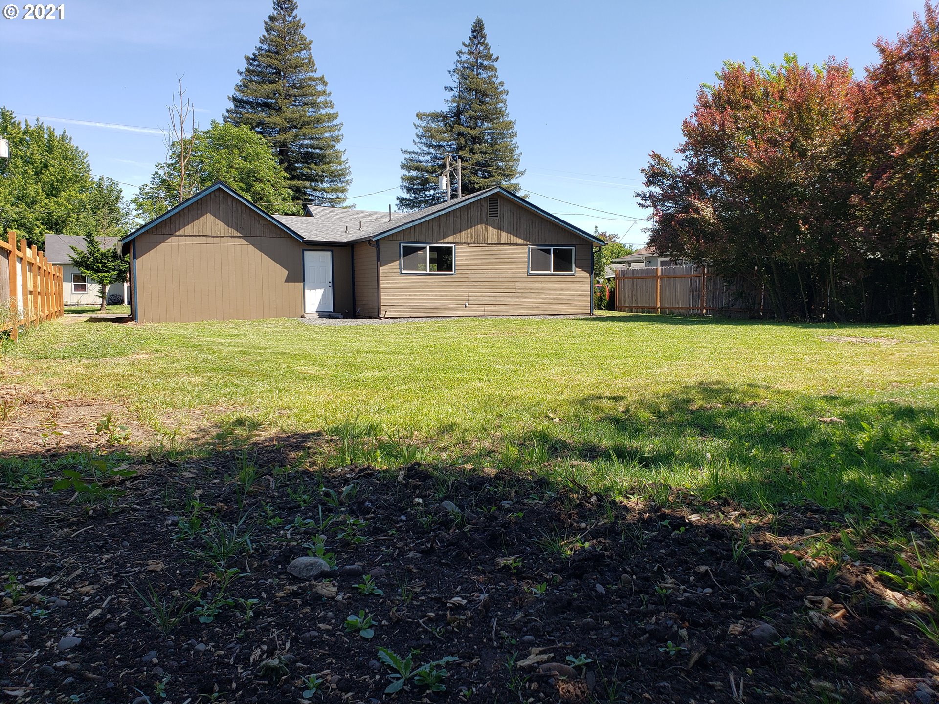 250 37th Street Springfield, OR 97478 - Photo 4 of 21