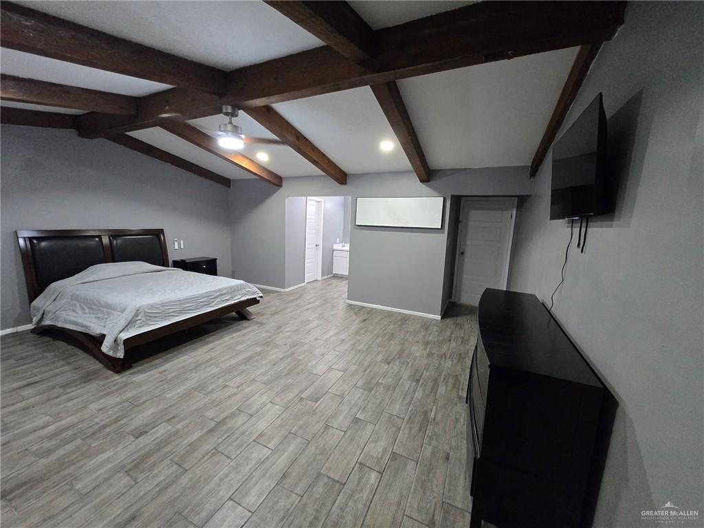 800 East Tulipan Avenue Hidalgo, TX 78557 - Photo 6 of 12 a living room with furniture and a flat screen tv