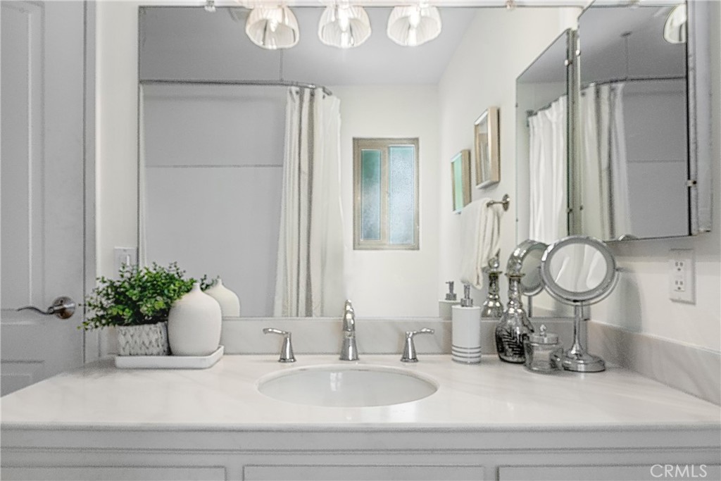 73425 Haystack Road Palm Desert, CA 92260 - Photo 29 of 30 a bathroom with a sink a potted plant and a mirror