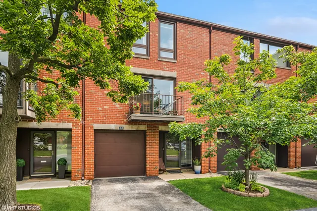 $410,000 | 3845 Appian Way, Glenview, IL 60025