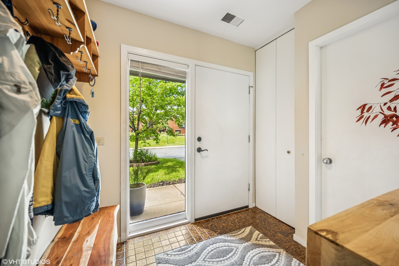 3845 Appian Way Glenview, IL 60025 - Photo 2 of 30