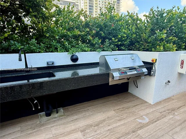 $9,800 | 700 Northeast 24th Street, Unit 4806, Miami, FL 33137