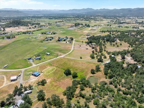 $250,000 | 510 Chateau Drive, Eagle Point, OR 97524